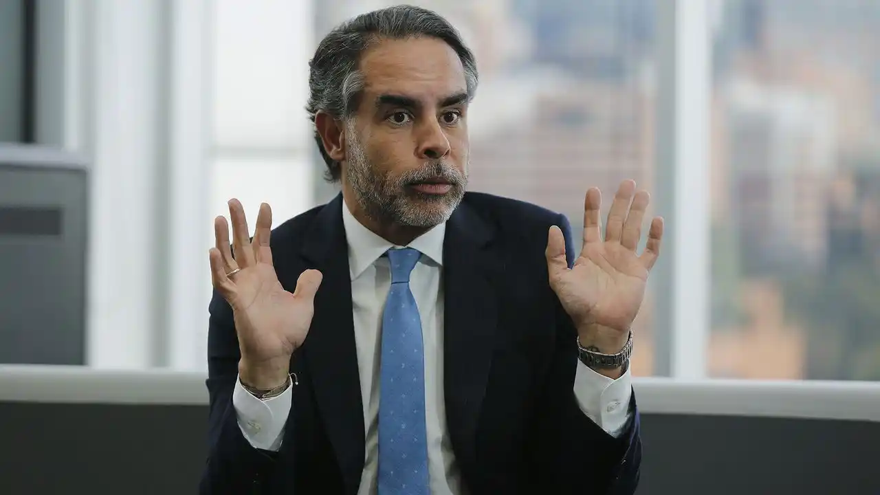 ¿Se voló Benedetti? Fue visto en una sala de espera en el área de tránsito internacional del aeropuerto de Estambul