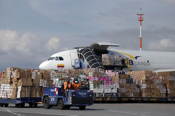 Carga aérea: Record de exportación de flores en el aeropuerto de Quito
