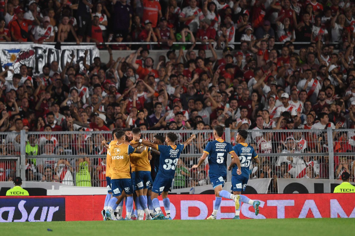 Arsenal dio el batacazo de la fecha en el Monumental.