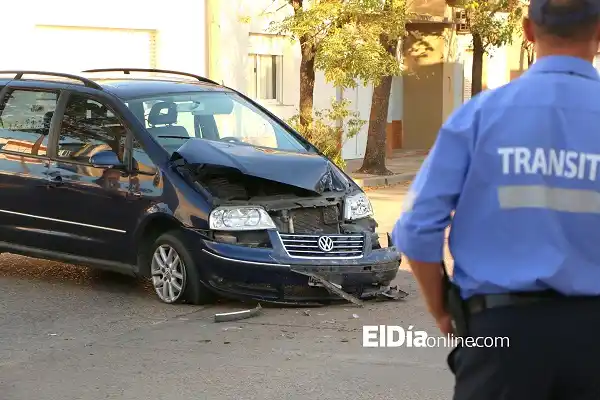 Fuerte choque en 3 de Caballería y Aguado