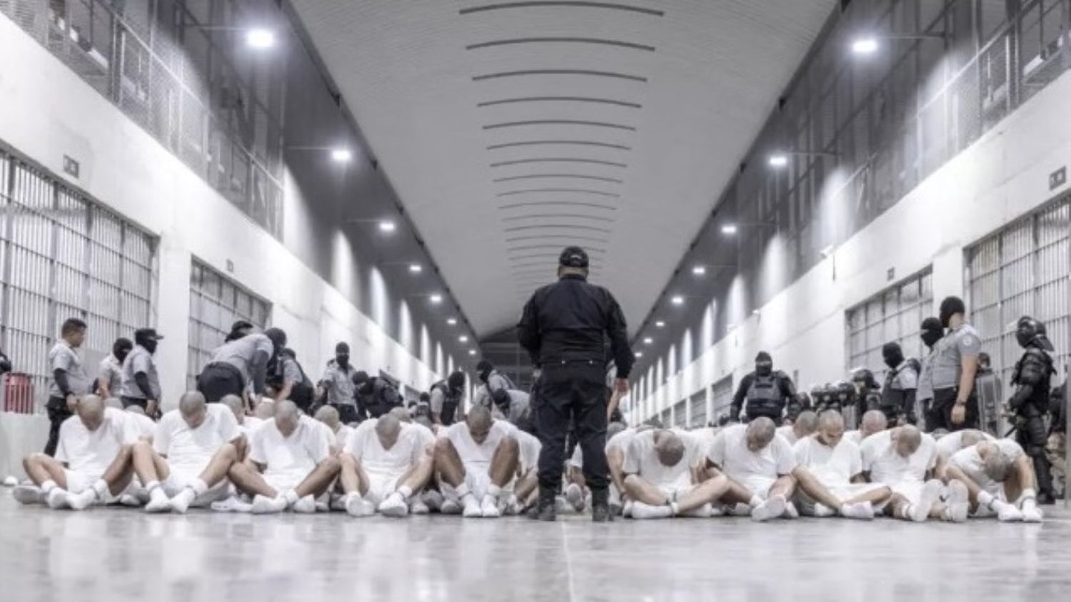 EXTRAOFICIAL: estos son los venezolanos deportados de EE.UU. a El Salvador (LISTA)