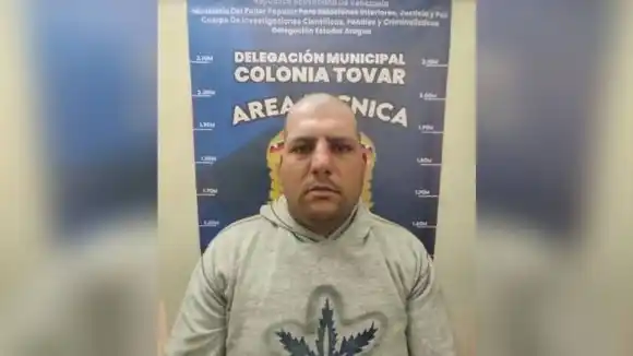 A PUÑALADAS: quincuagenarios hallados enterrados en la Colonia Tovar los asesinó su hijo hace 6 años