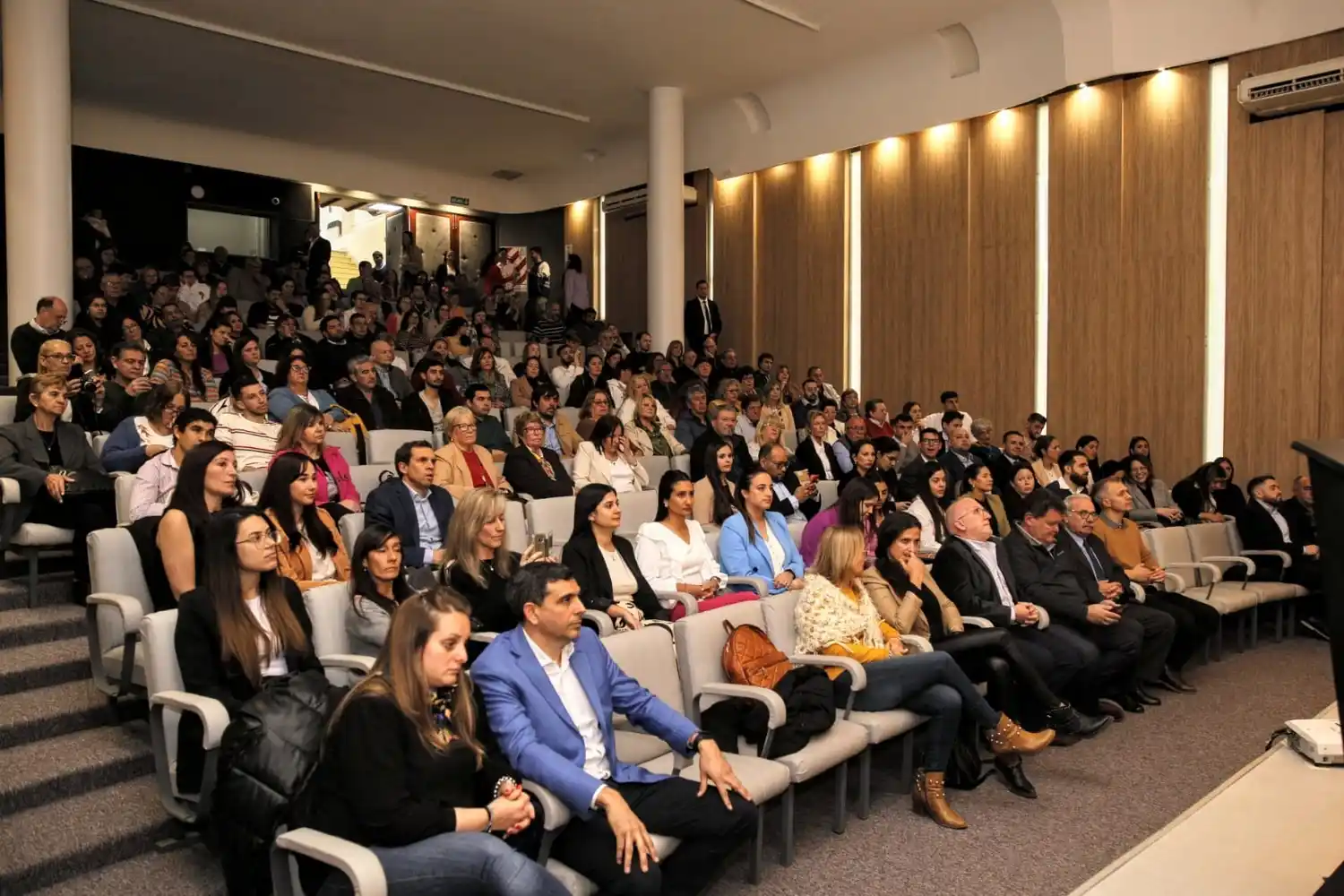 Médicos del Dpto. Paraná recibieron su diploma de finalización de residencias médicas