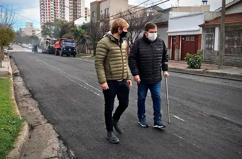 Montenegro recorrió obras de repavimentación en el barrio San José