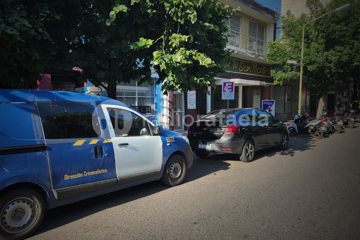 La camioneta de la PDI sobre calle San Martín