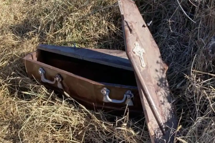 Morteros: encontraron un féretro con restos de un bebé en el cementerio Jardín