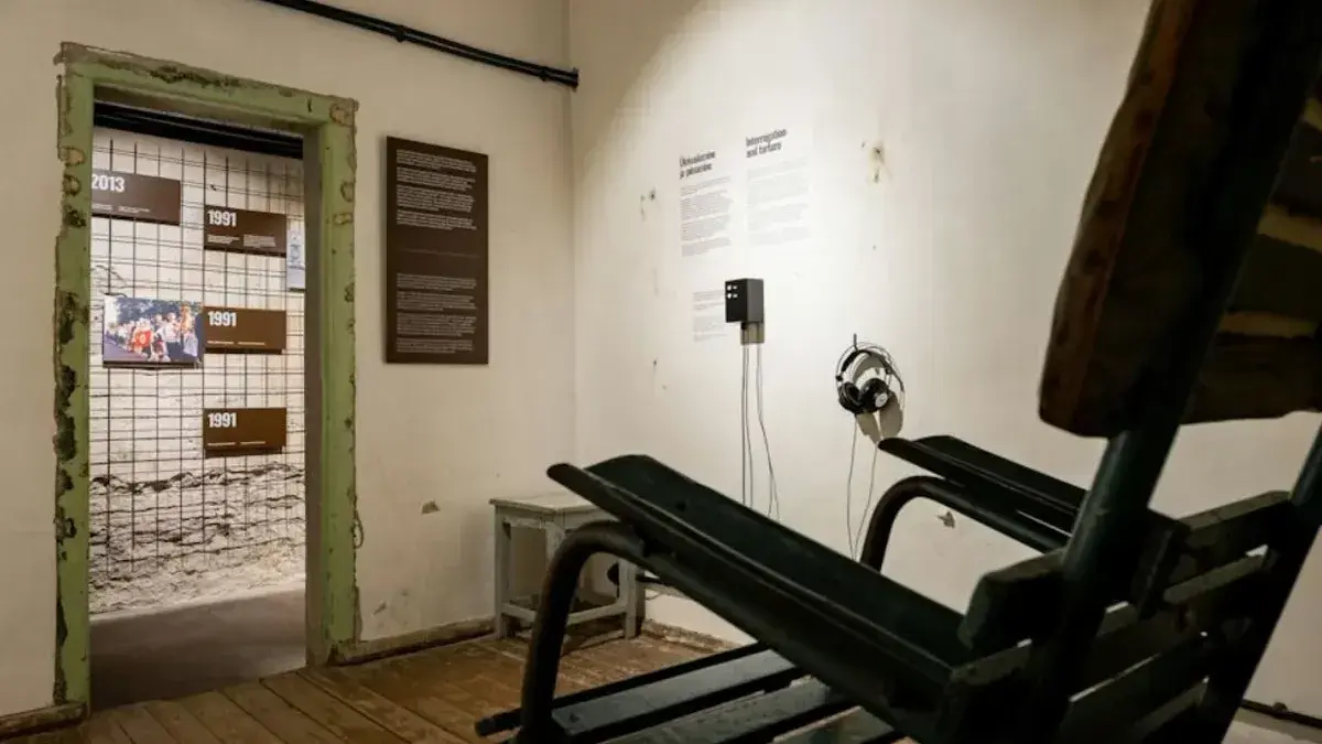 Dormir en cárceles soviéticas: la experiencia extrema que conquista Europa del Este