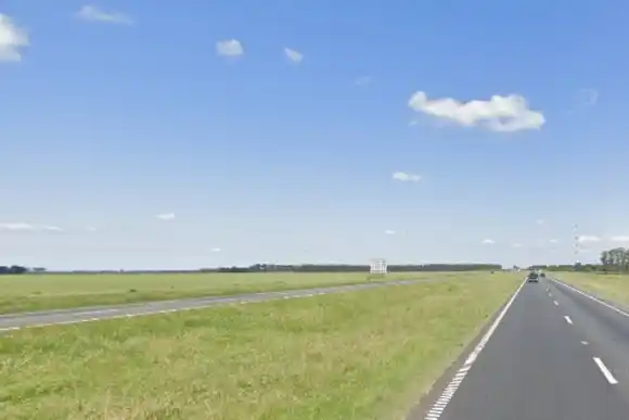 Un camión volcó en la autopista Rosario-Buenos Aires y el paso quedó cortado por un derrame de formol