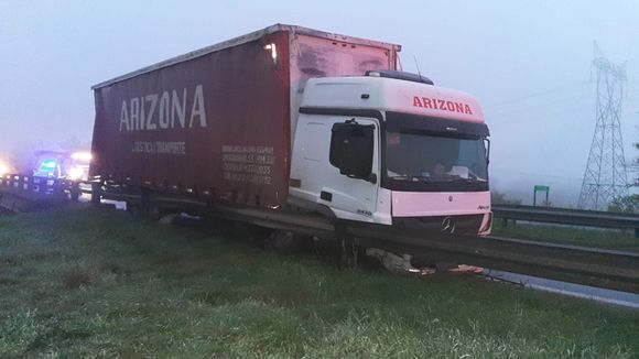 Un camión se accidentó en Ceibas