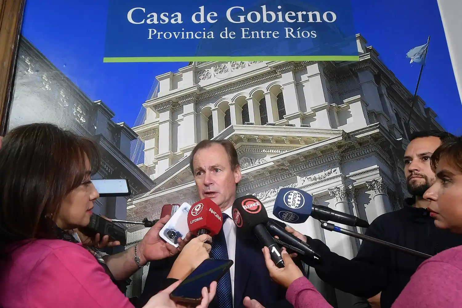 Por la salida de Bahillo se reestructuran los Ministerios