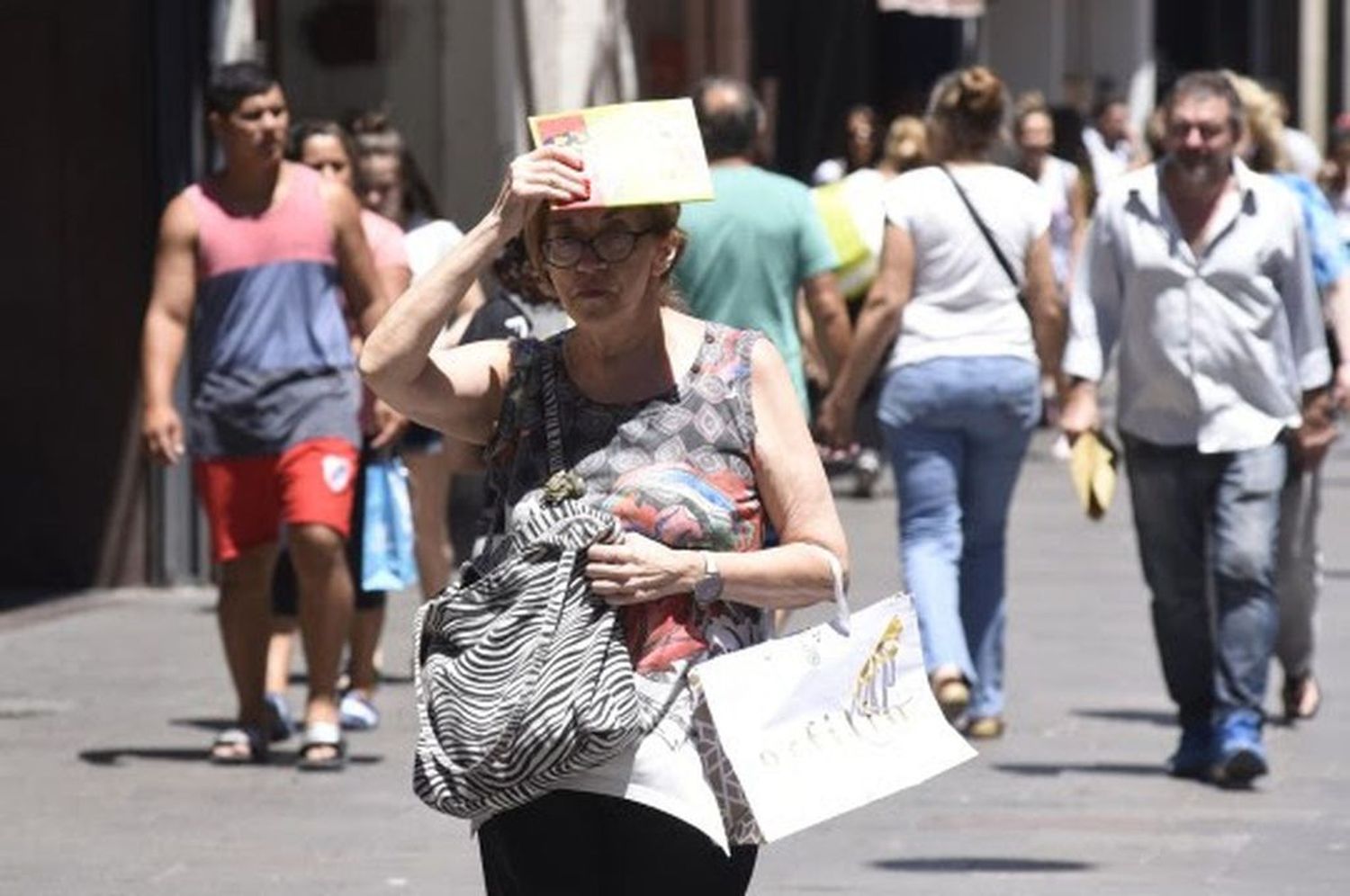 Por su parte, en la ciudad de Santa Fe, se registró una temperatura máxima de 30,9° hasta las 13 horas.