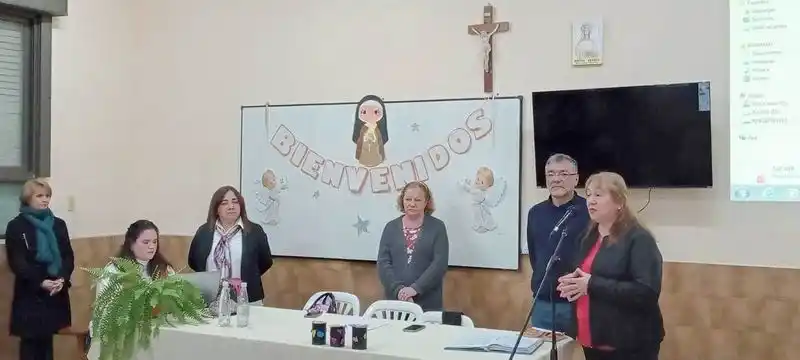 Trabajan en integrar áreas curriculares, con 
un enfoque en el desarrollo de capacidades