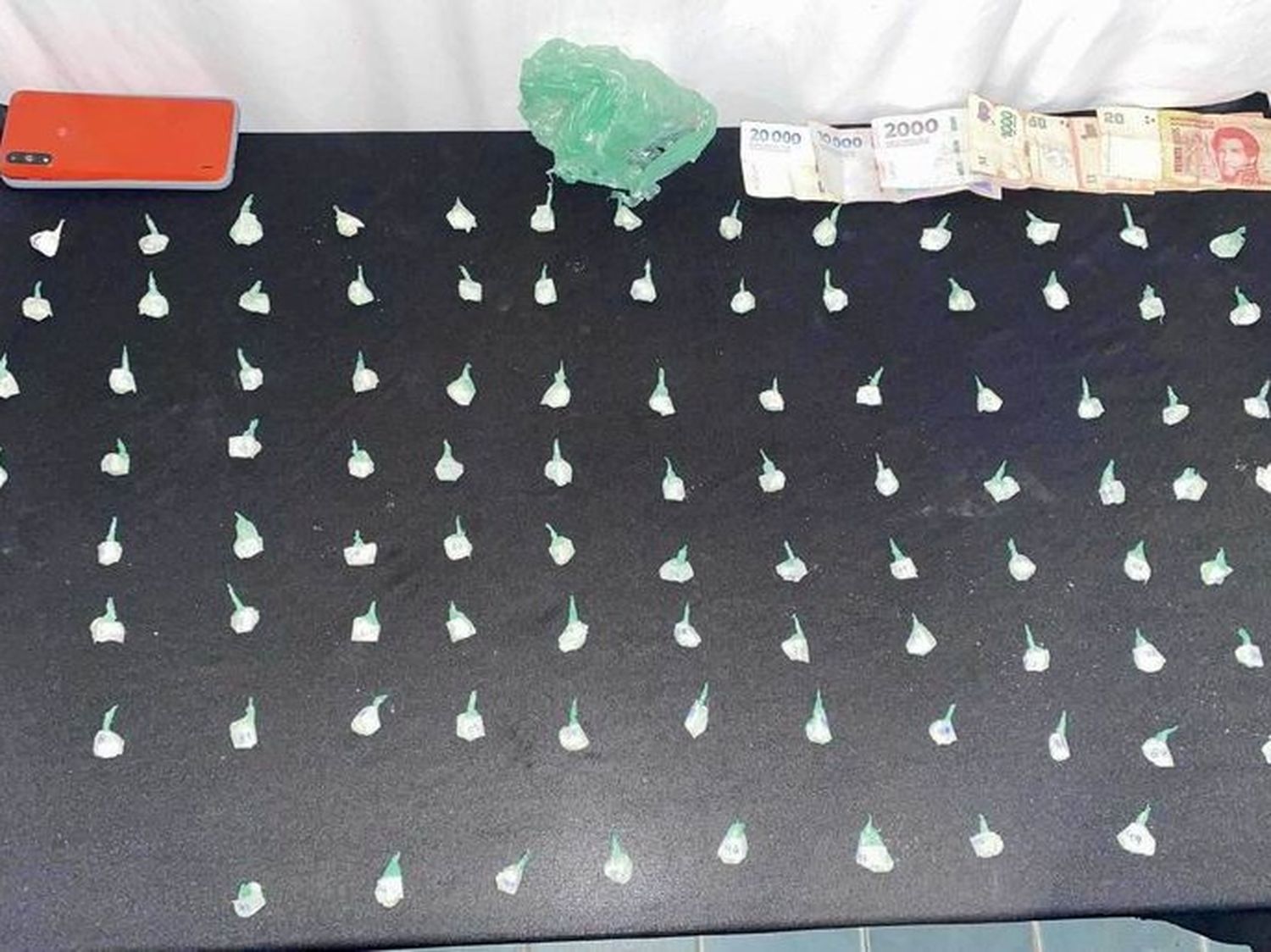 La Policía detuvo a un hombre y
secuestró cerca de 500 dosis de cocaína