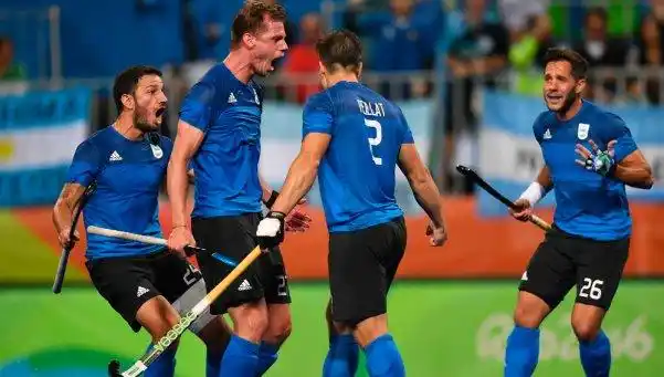Los Leones, con un salto a la historia, ya están en cuartos de final