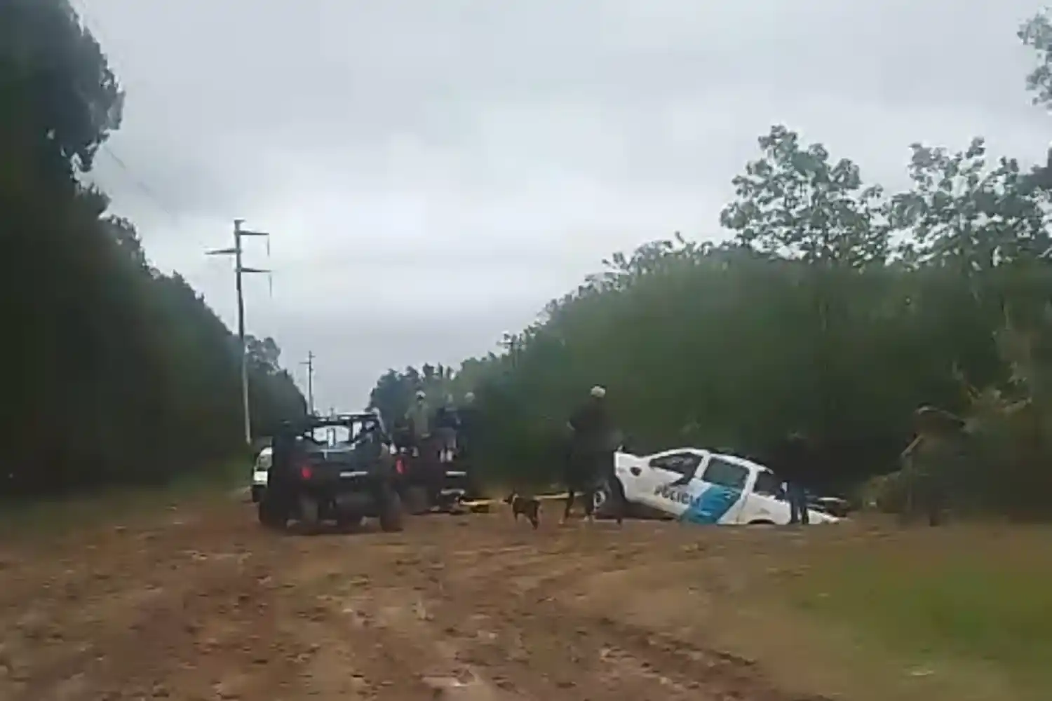 El móvil policial pertenece a la flota de la Jefatura Comunal.