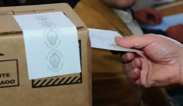 Los Intendentes del PJ avalan el debate de la Boleta Única