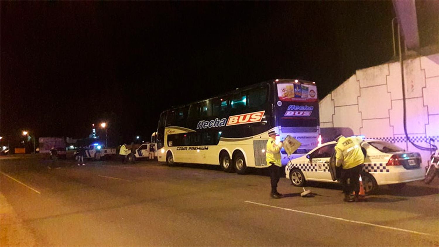 Ocho personas detenidas tras encontrar un kilo de cocaína en un micro de larga distancia