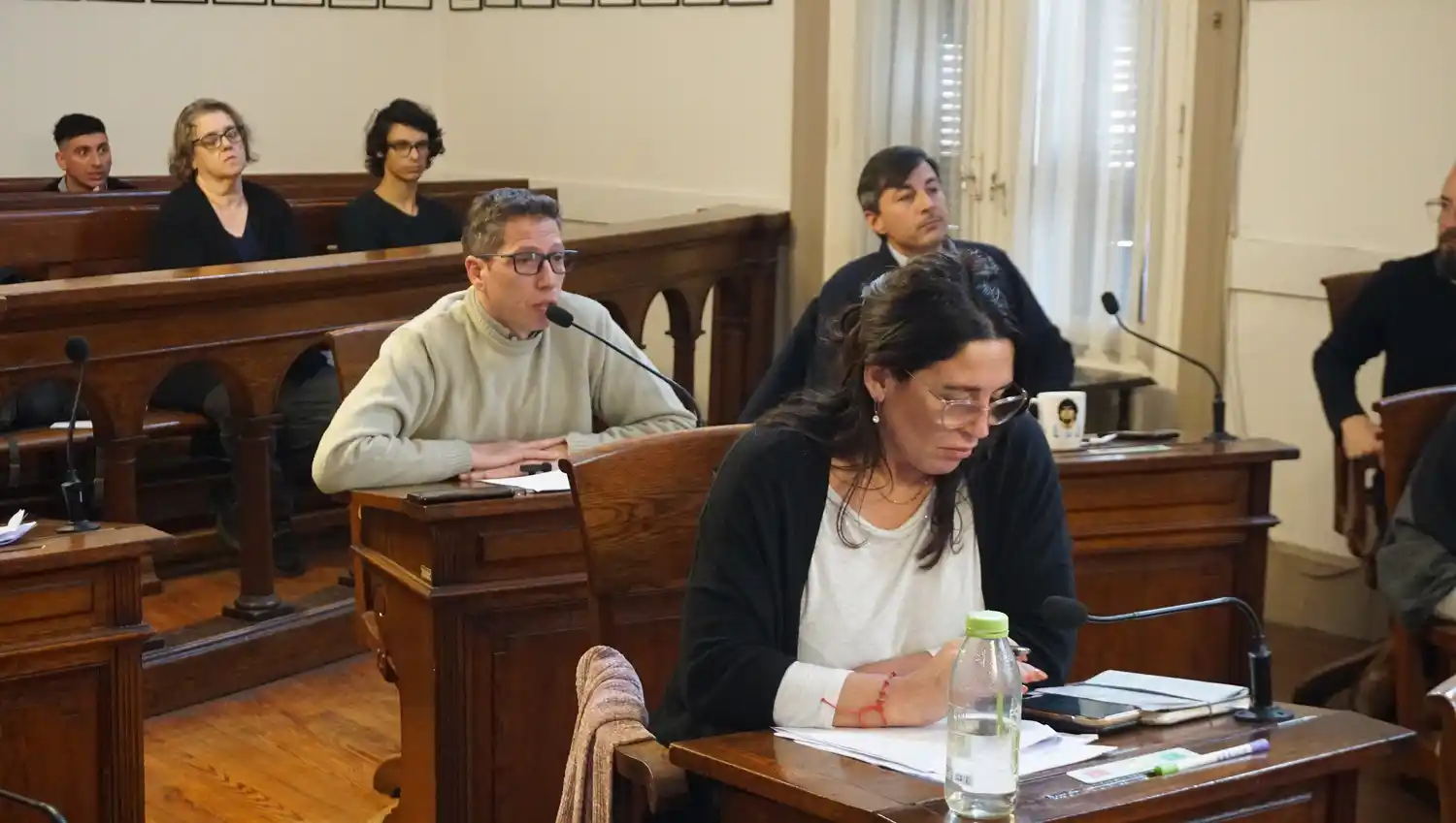 Concejo Deliberante: acusaciones mutuas por "terrorismo" y una bala del Congreso