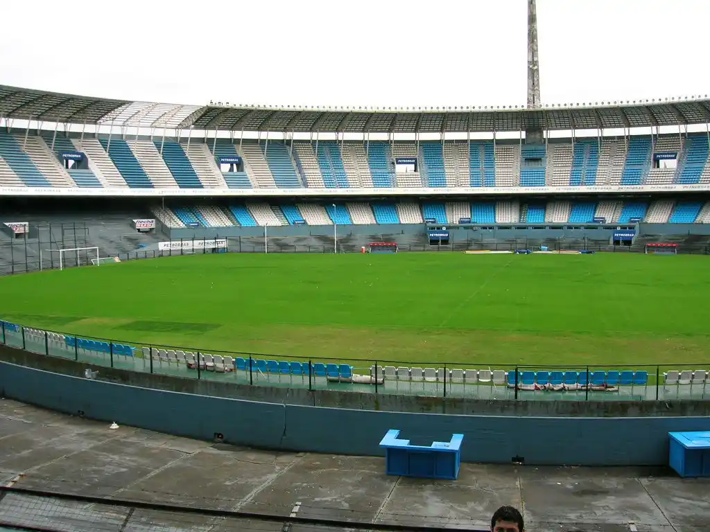 Ocho barras de Racing detenidos por un tiroteo