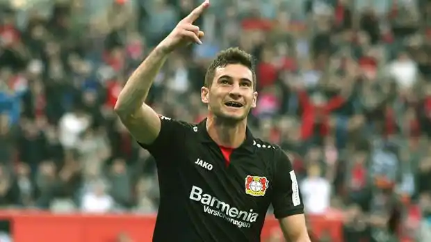 Gol y asistencia en el debut de Alario en el Leverkusen