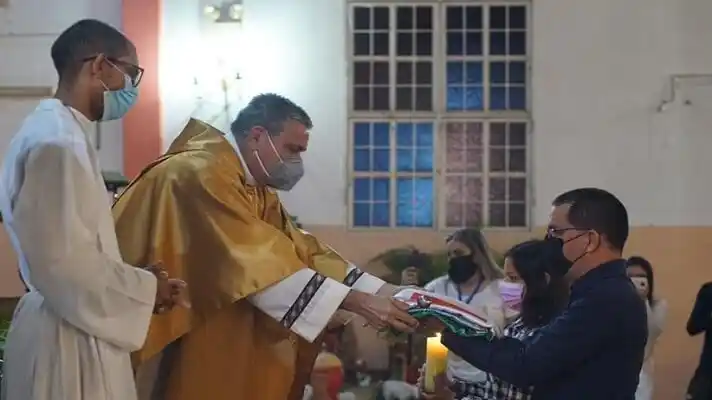 ¡REGALA NEVERAS Y PIDE LA BENDICIÓN! Así comenzó Arreaza su campaña por Barinas