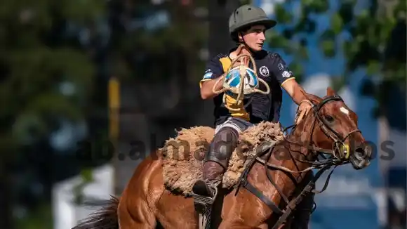 Pato: Camilo Spinelli debutó con Campo de Pato Chascomús en la Triple Corona