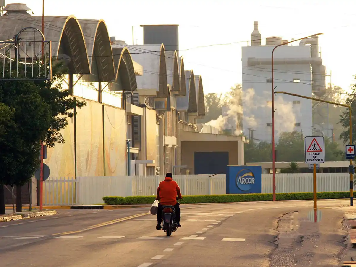 Arroyito vuelve a la actividad con permisos y menos horas que  el tope máximo fijado por el COE