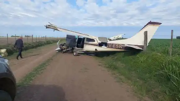 Avioneta abandonada en zona rural santafesina: investigan un misterioso hallazgo