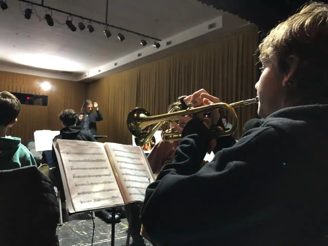 Bajo la dirección de Calvano, los chicos del ensamble ensayaron como cada sábado a la mañana.