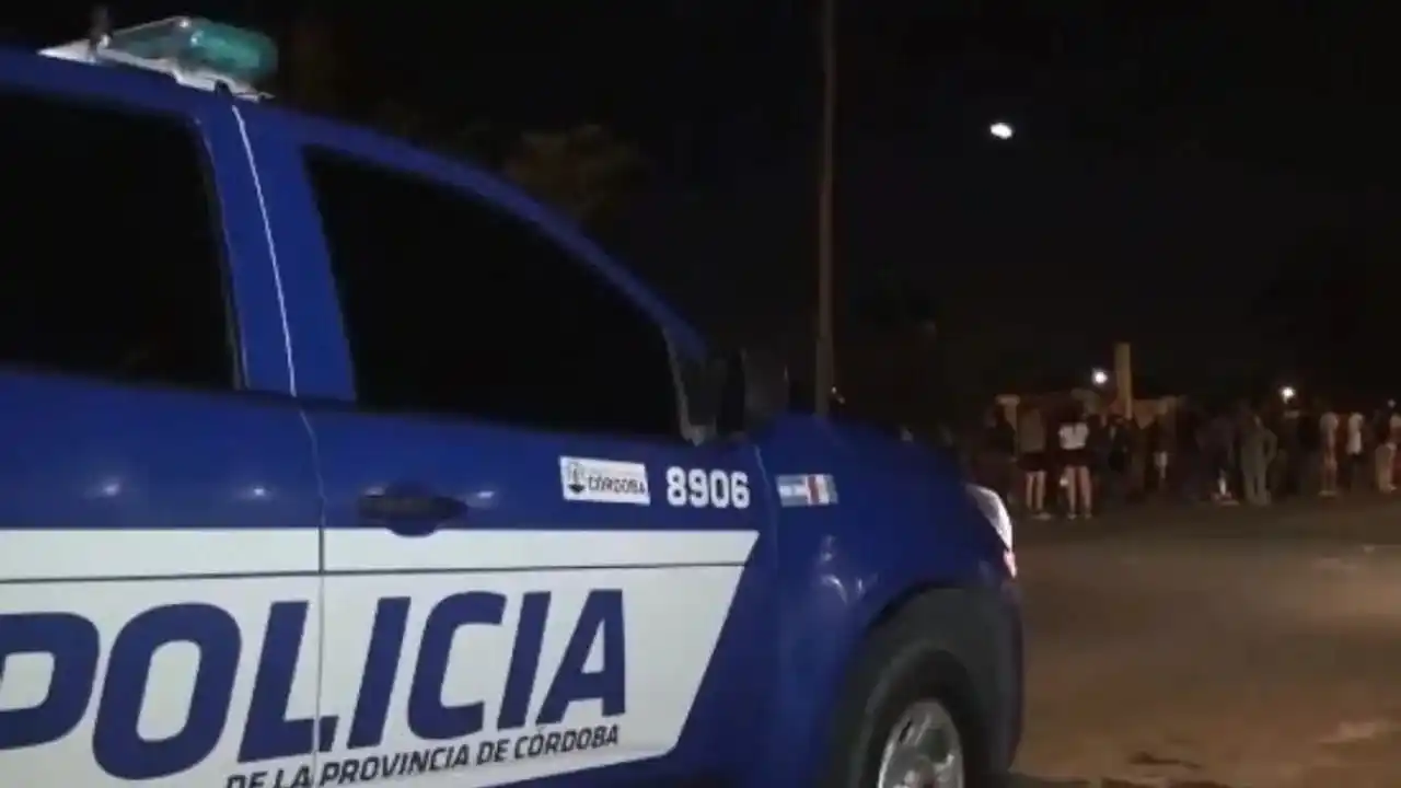 Un hombre fue detenido por agredir a menores y causar daños