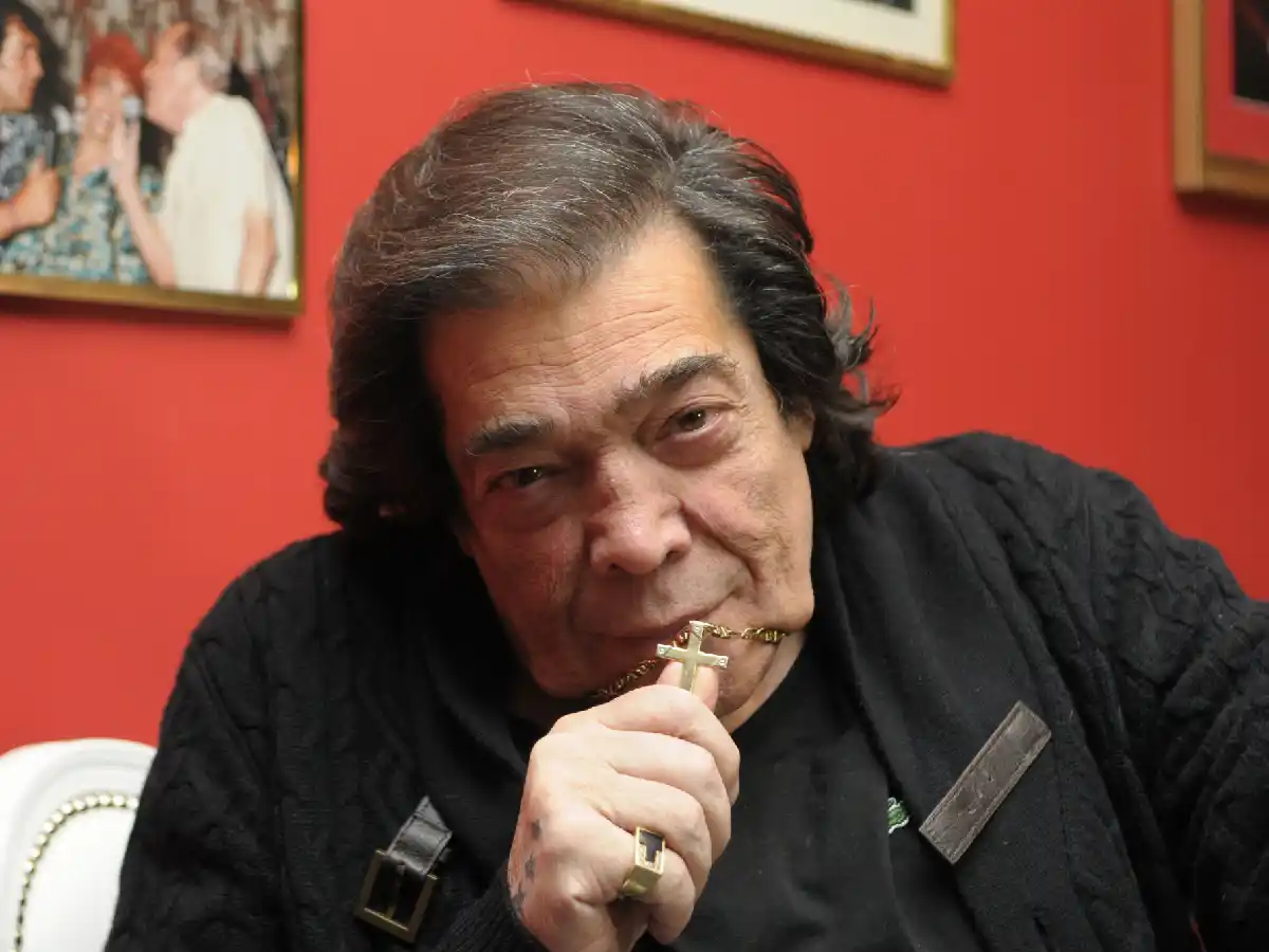 Cacho Castaña continúa internado en terapia intensiva