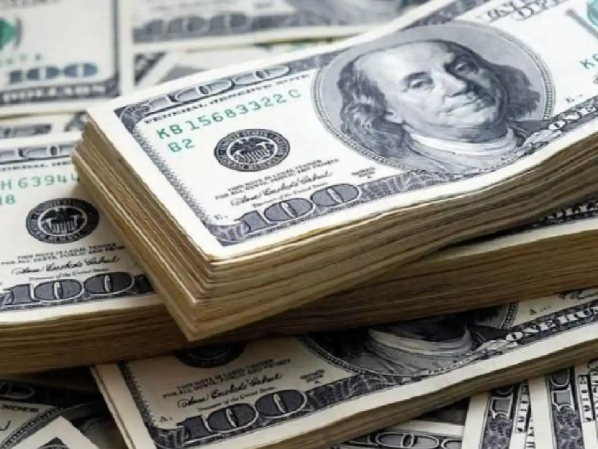 El Gobierno subió de 35% a 45% el impuesto sobre gastos en dólares en el exterior