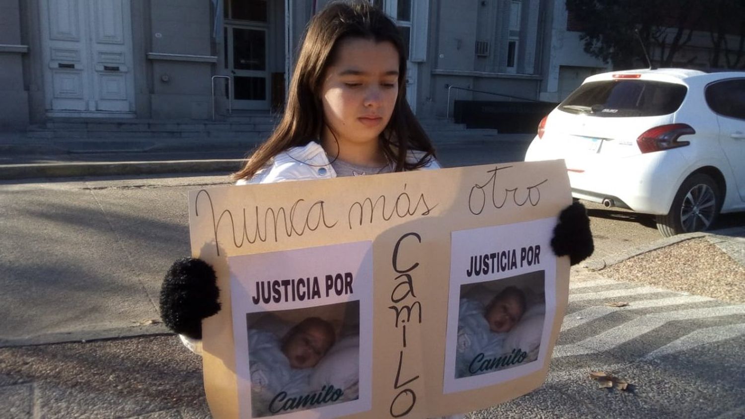 La familia de Camilo pidió justicia en la puerta de los Tribunales de Gualeguaychú 