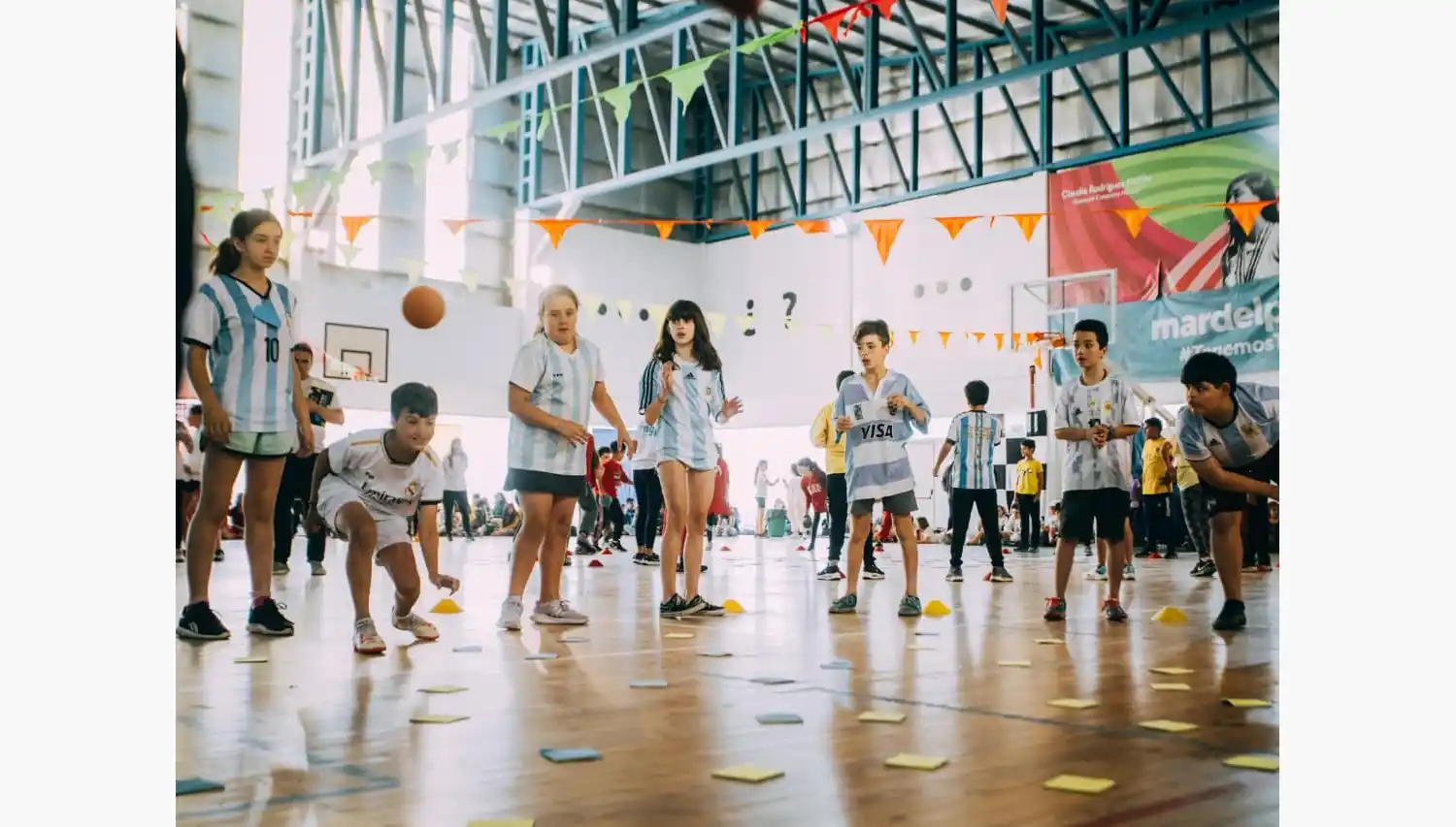 La oferta incluye una amplia variedad de disciplinas deportivas y actividades recreativas.