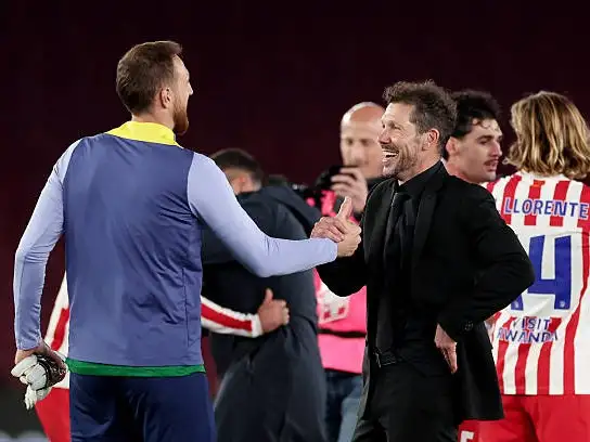 El festejo final de Diego Simeone, DT de Atlético Madrid.