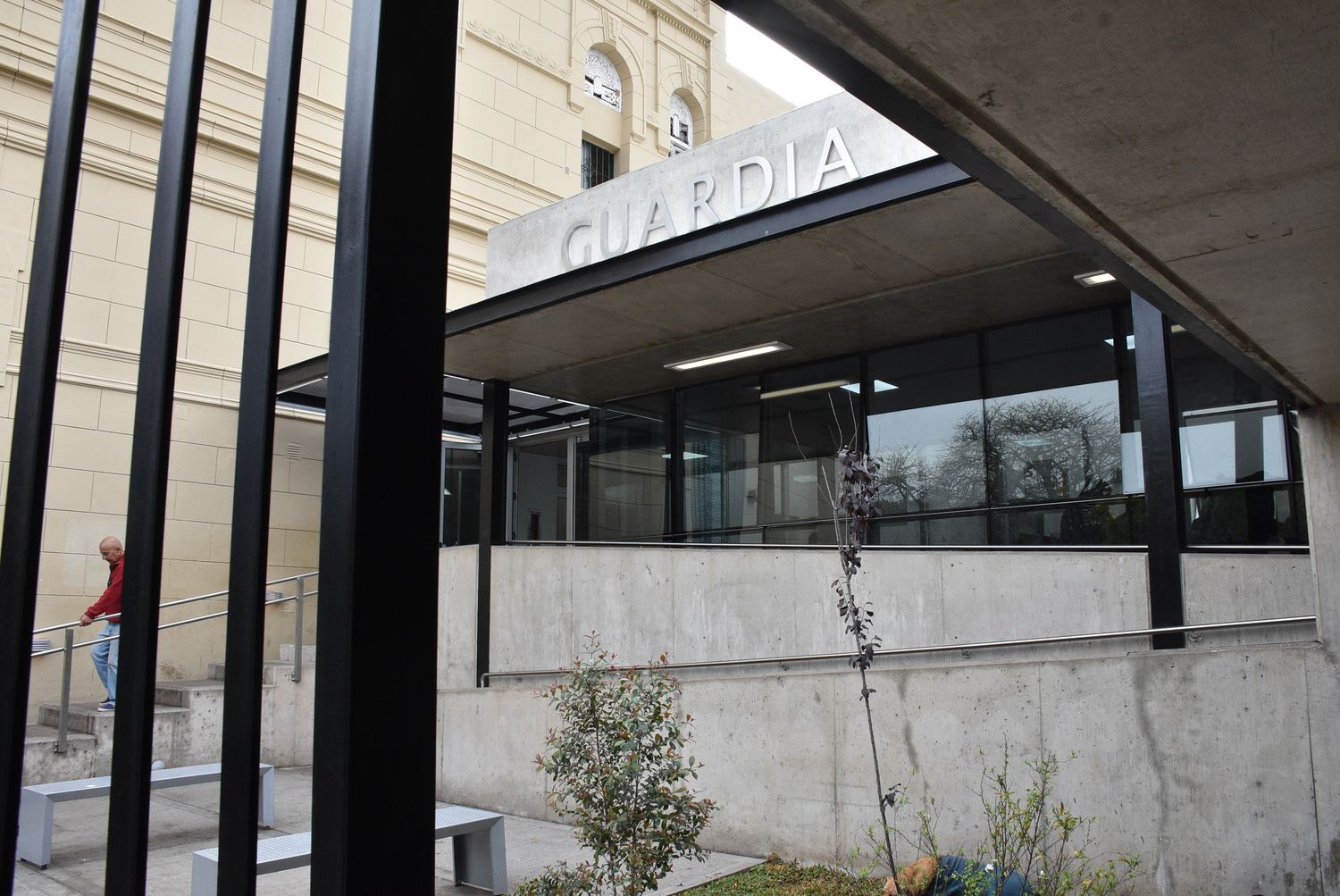 Medidas en los hospitales de Santa Fe para disminuir la circulación de personas