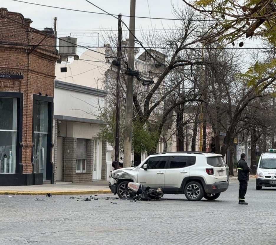 El choque ocurrió en una transitada esquina.