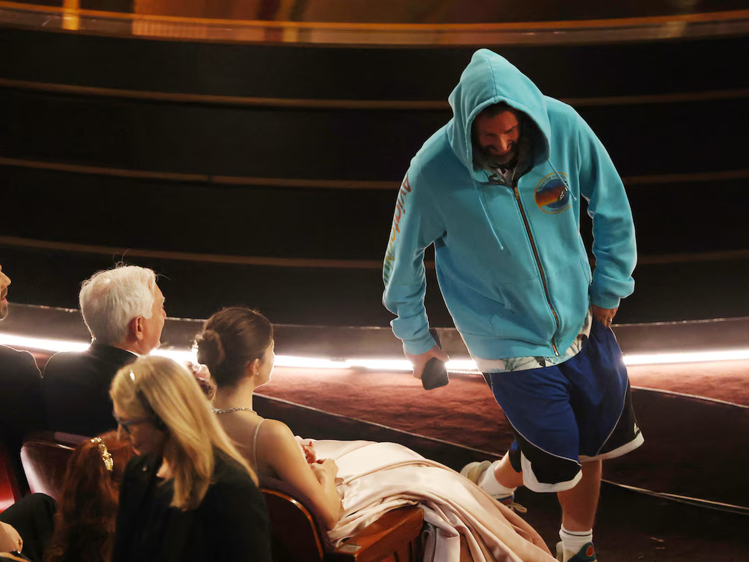 Adam Sandler protagonizó un divertido momento en los Oscar 2025 por su atuendo informal