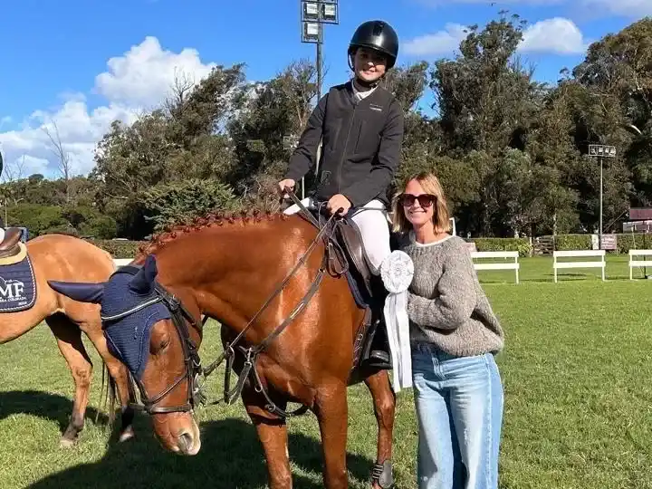 Olivia Defferrari junto a su madre, Agustina Spika.