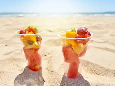 Siete postres frescos y fáciles para llevar a la playa en verano