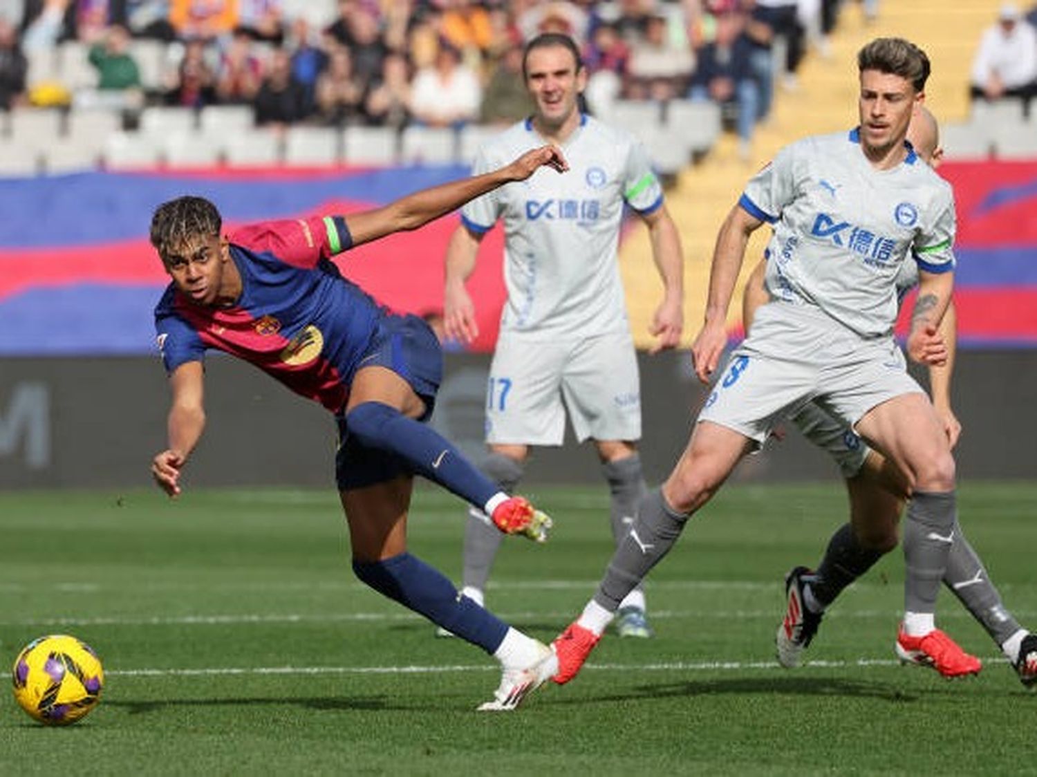 Barcelona se impuso de local a Alavés