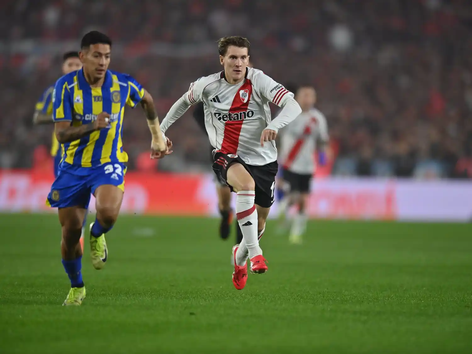 Con gol de Colidio, de penal, River ganó a 1 a 0 de local y jugará la final en Córdoba.