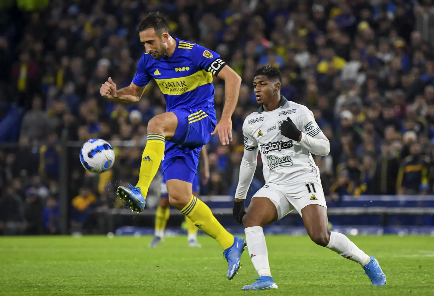 "Cali" Izquierdoz, titular en la defensa de Boca.