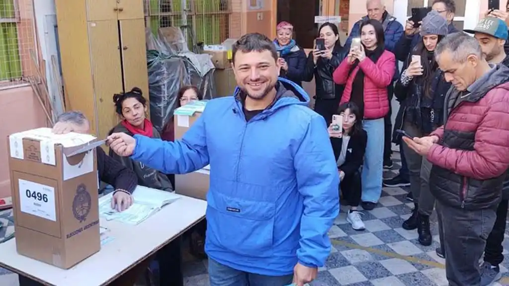 Juan Grabois habla con periodistas tras emitir su voto