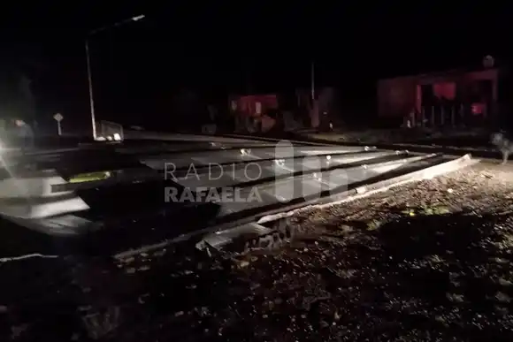 Los Sembrados: se le voló todo el techo de la casa por los fuertes vientos
