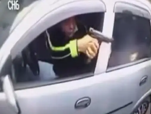 Video: lo quisieron asaltar y mató a tiros a uno de los ladrones 