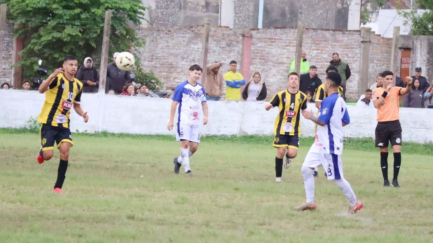 Ferro ganó su cuarto partido y no afloja. Almirante Brown bajó a Victoria