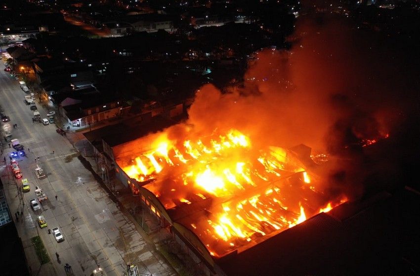 Incendio en Juan B. Justo: el fuego fue controlado, pero el operativo sigue