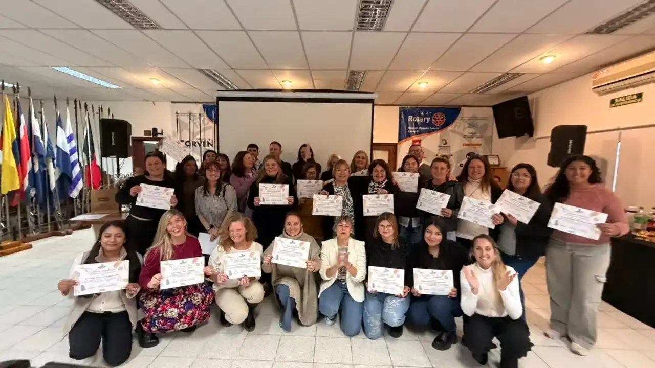 Todas las graduadas del taller.