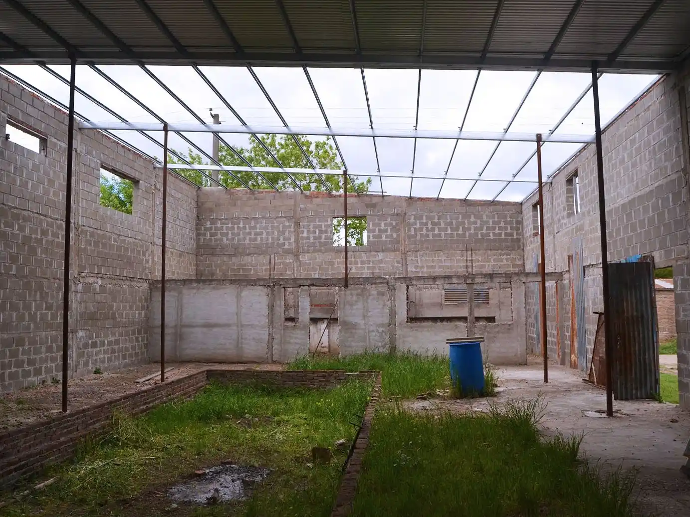 Paulatinamente se reinician los trabajos en la obra del mini estadio.